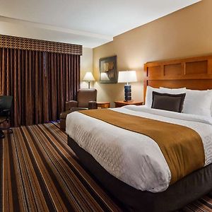 King Room Roll Shower Poolside Mobility or Hearing Accessible Non-Smoking
